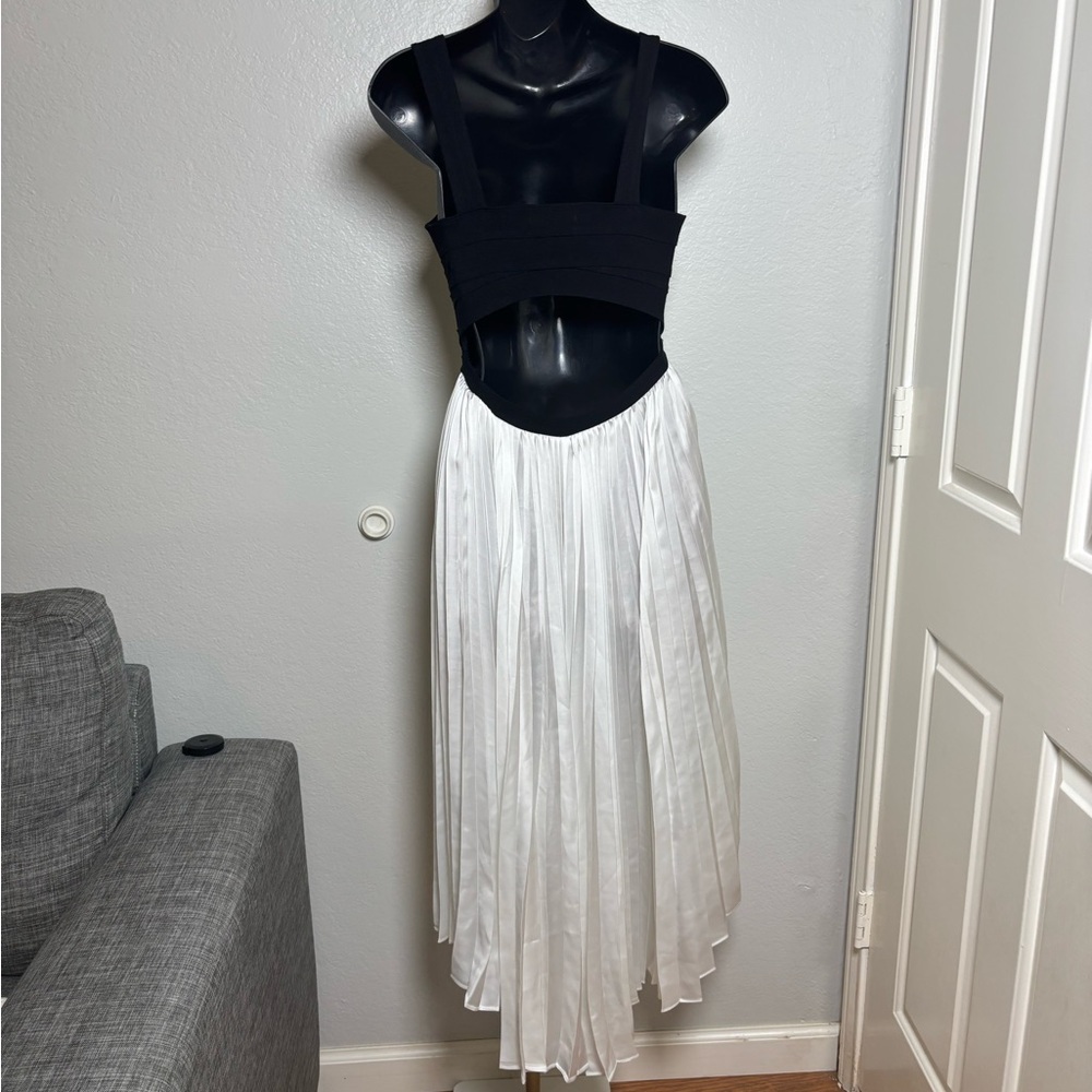 Jennifer Lopez Black and White Asymmetrical Midi Dress - Picture 4 of 13